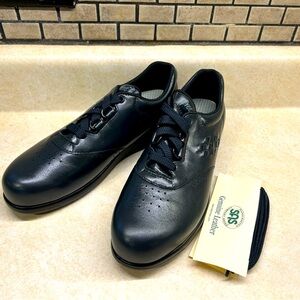 SAS Free Time Navy 7 S Women's Shoes New In Box Save Big